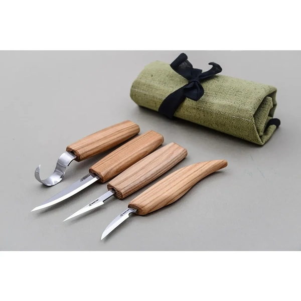 Set of 4 Knives in Tool Roll
